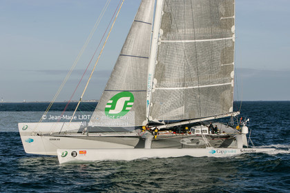 .Start Jules Verne Trophy maxi trimaran Geronimo, skipper Olivier de Kersauzon, on décember 28, 2004, Photo Jean-Marie LIOT - www.jmliot.com