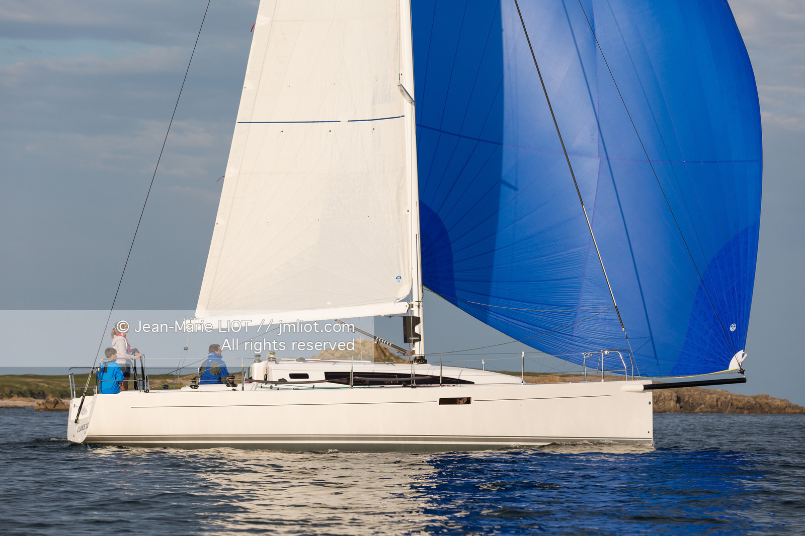 J COMPOSITES 2016 - J112E