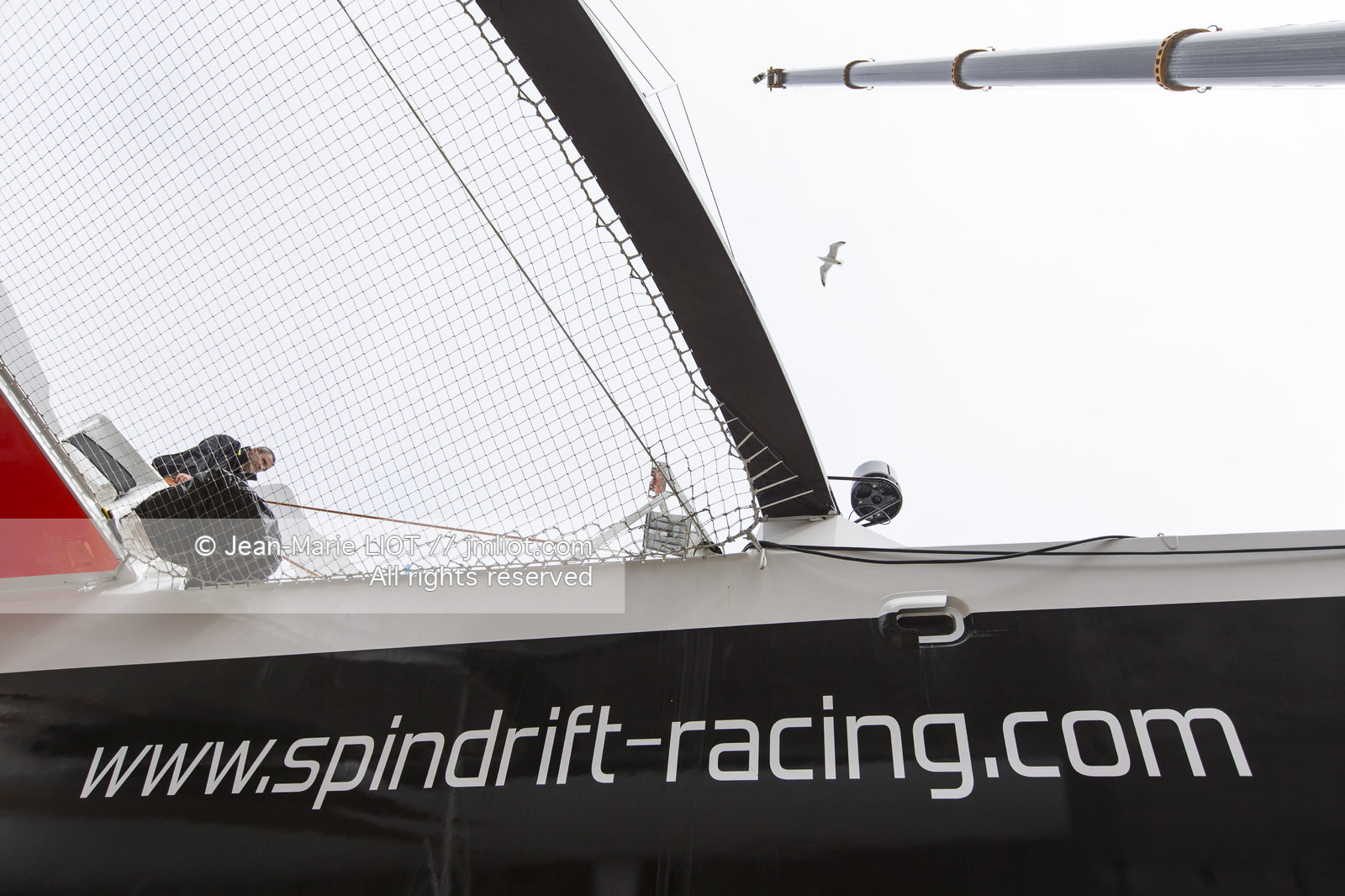 Maxi-Triimaran Spindrift 2 Launching