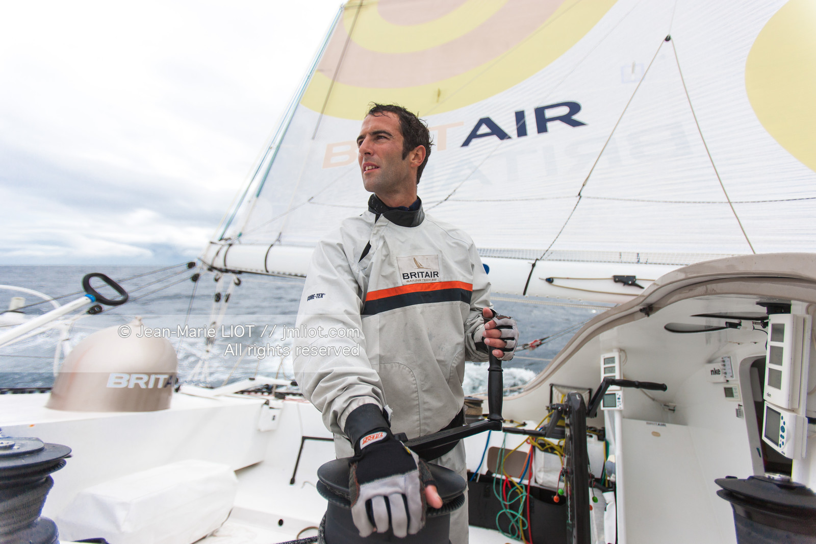 Armel le Cléac'h à l'entrainement sur Britair avant le départ de la route du Rhum 2010. Photo © Jean-Marie Liot.