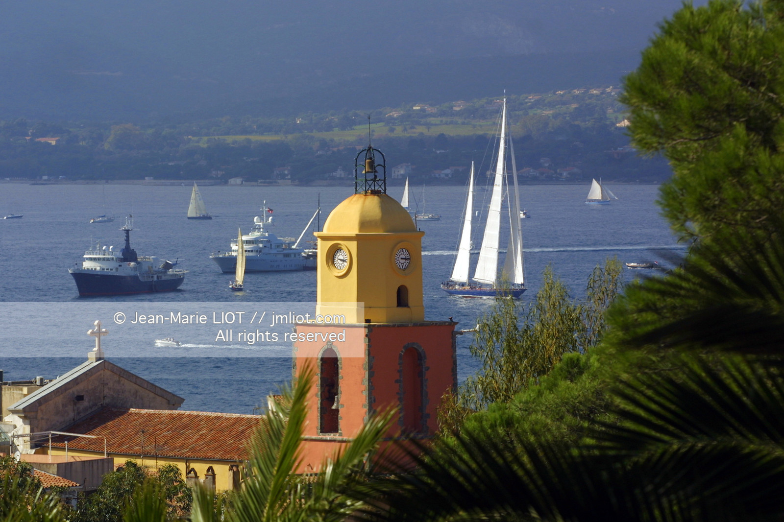 France, Var (83), Saint-Tropez, .Yatchs dans Le Port de plaisance de Saint-Tropez, Vue aérienne.photo © Jean-Marie Liot.