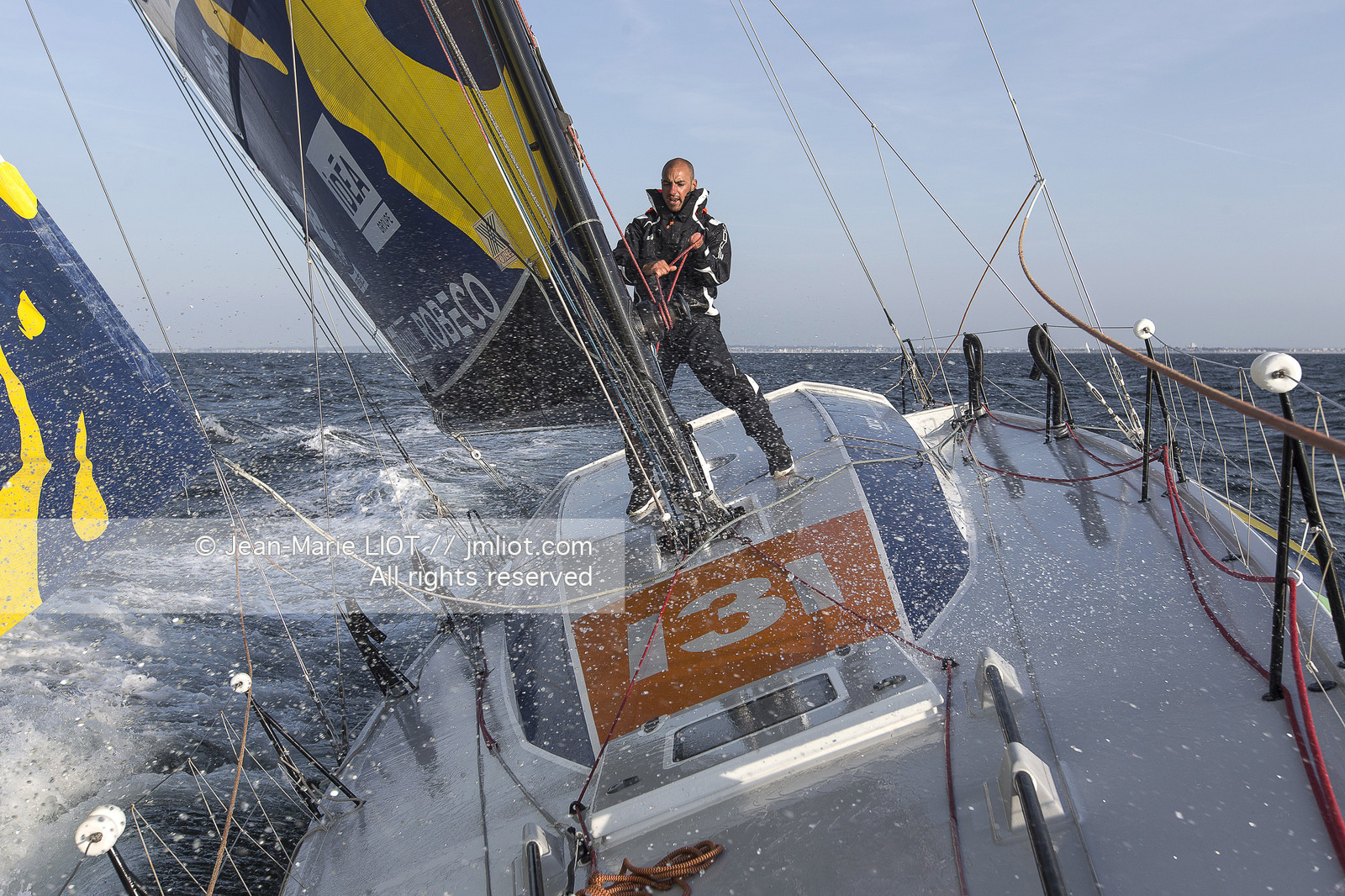 DES PIEDS ET DES MAINS - DAMIEN SEGUIN