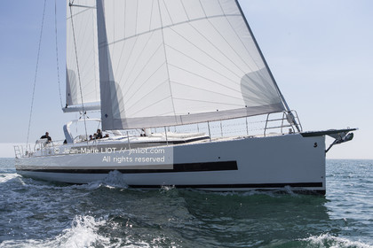 OCEANIS YACHT 62