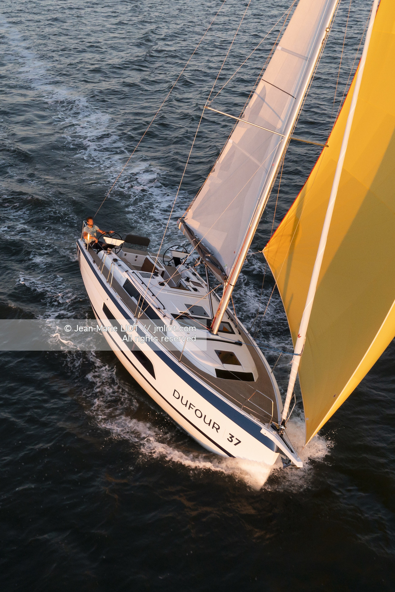 DUFOUR YACHTS 2022 - DUFOUR 37