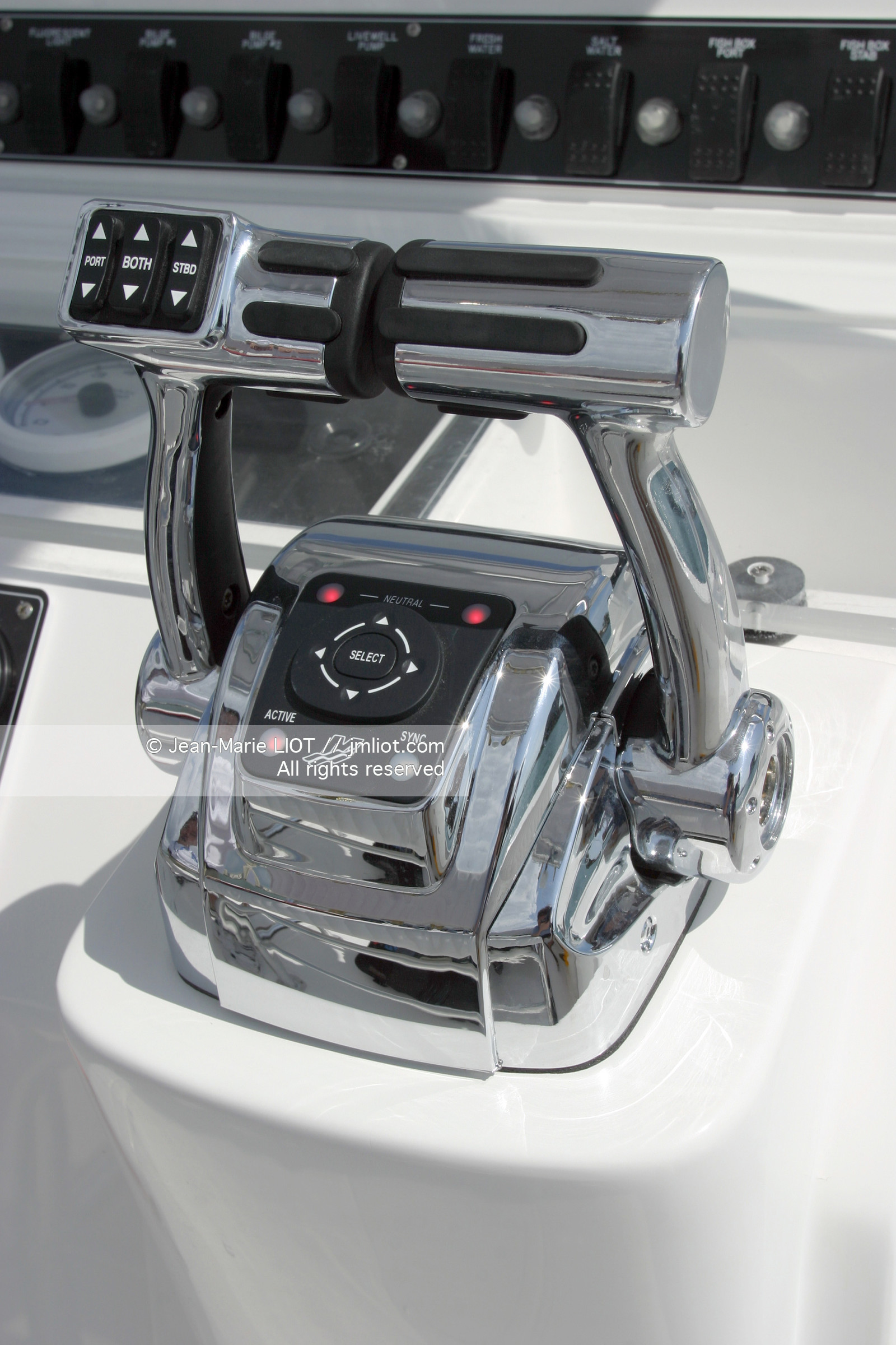 ACCASTILLAGE-ELECTRONIQUE-MECANIQUE-PLAISANCE