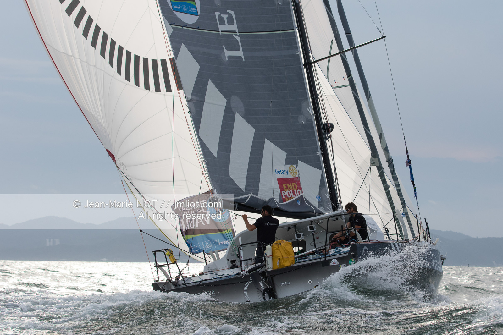 Itajaï (bresil) le 18 novembre 2015, arrivée de Yannick Bestaven et Pierre Brasseur à bord du Class 40 Le Conservateur, premier au classement des Class 40. .Photo © Jean-Marie Liot.