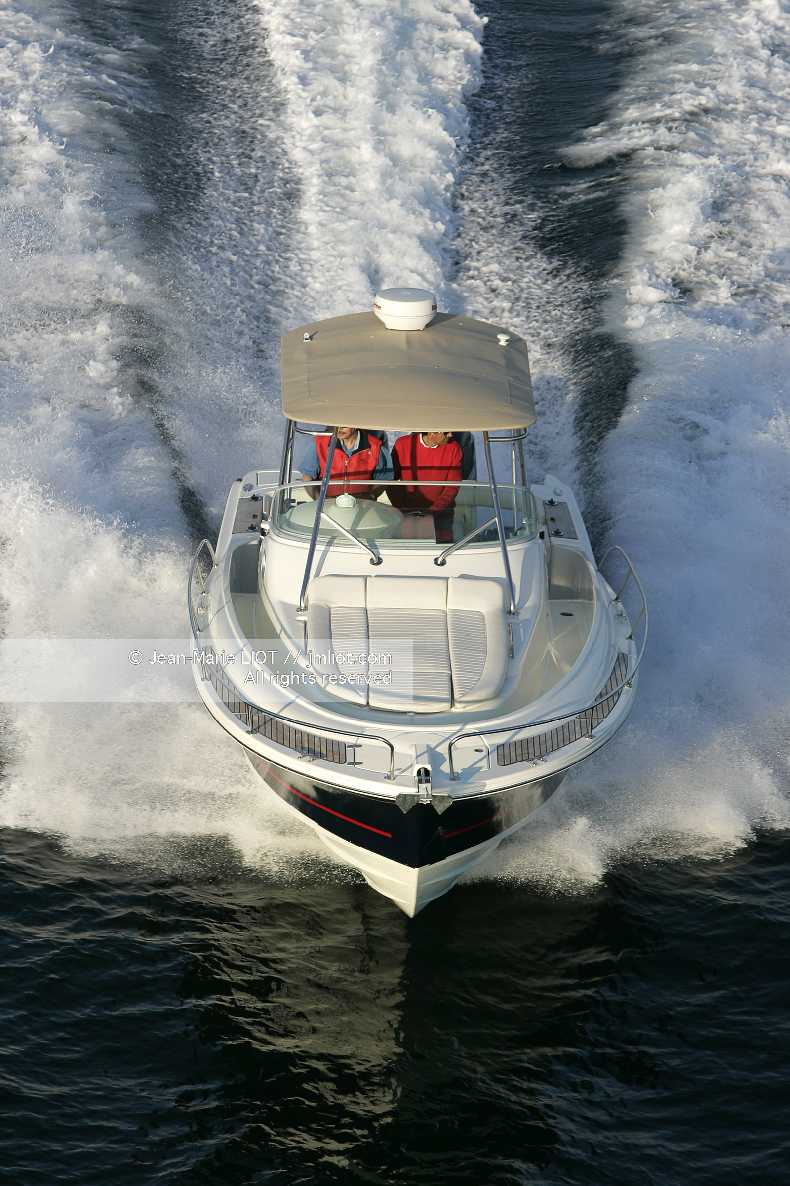 MOTONAUTISME - JEANNEAU CAP CAMARAT 925