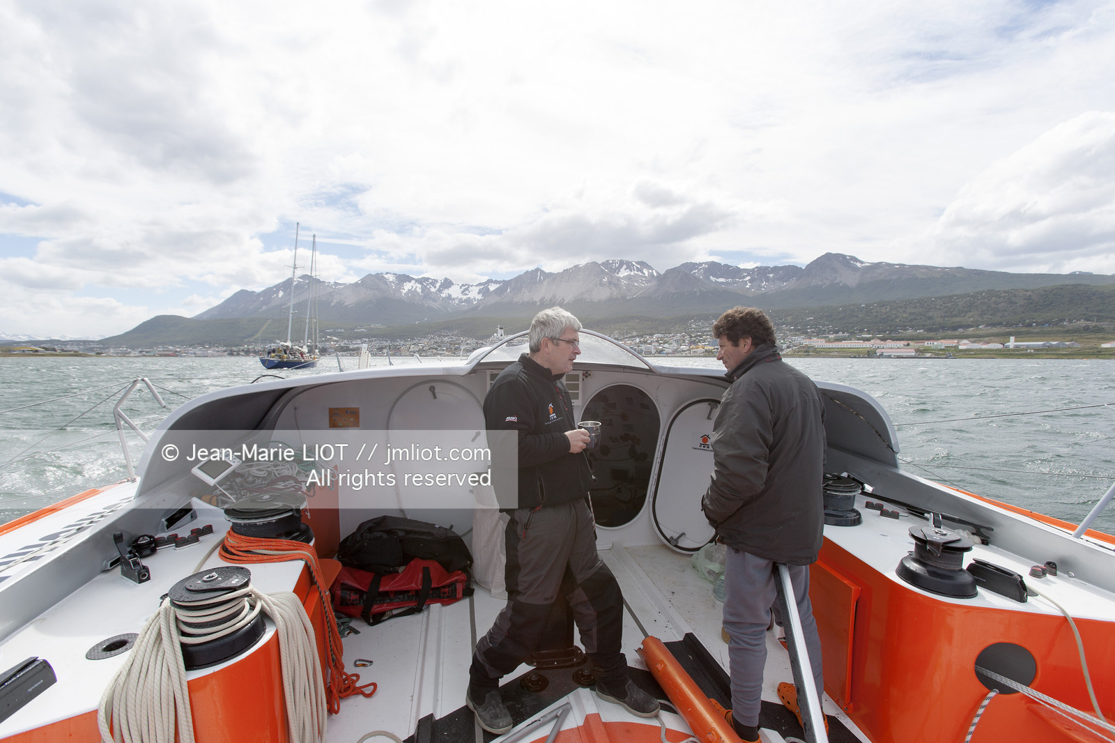 090107VG09_L7A5546