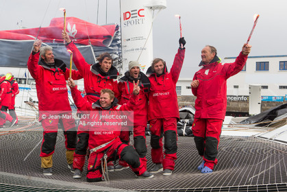 IDEC SPORT- ARRIVEE  RECORD TROPHEE JULES VERNE