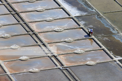 Carnac, vue aerienne des marais salants..© JEAN-MARIE LIOT.Carnac, aerial view of the salt marshes