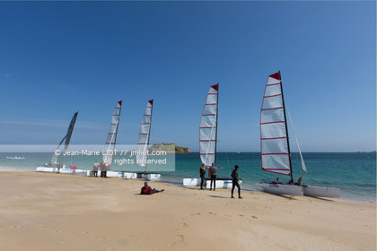 VOILES ET VOILIERS - RAID CATA EN BRETAGNE SUD