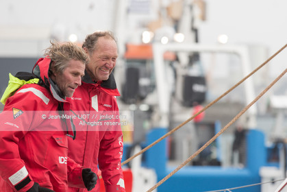 IDEC SPORT- ARRIVEE  RECORD TROPHEE JULES VERNE