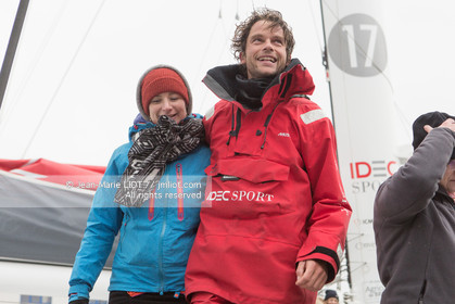 IDEC SPORT- ARRIVEE  RECORD TROPHEE JULES VERNE