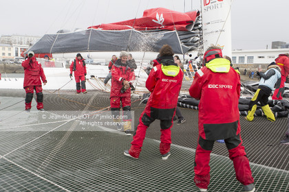 IDEC SPORT- ARRIVEE  RECORD TROPHEE JULES VERNE