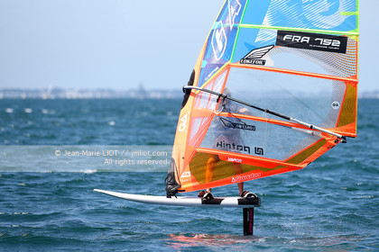 PLANCHE A VOILE