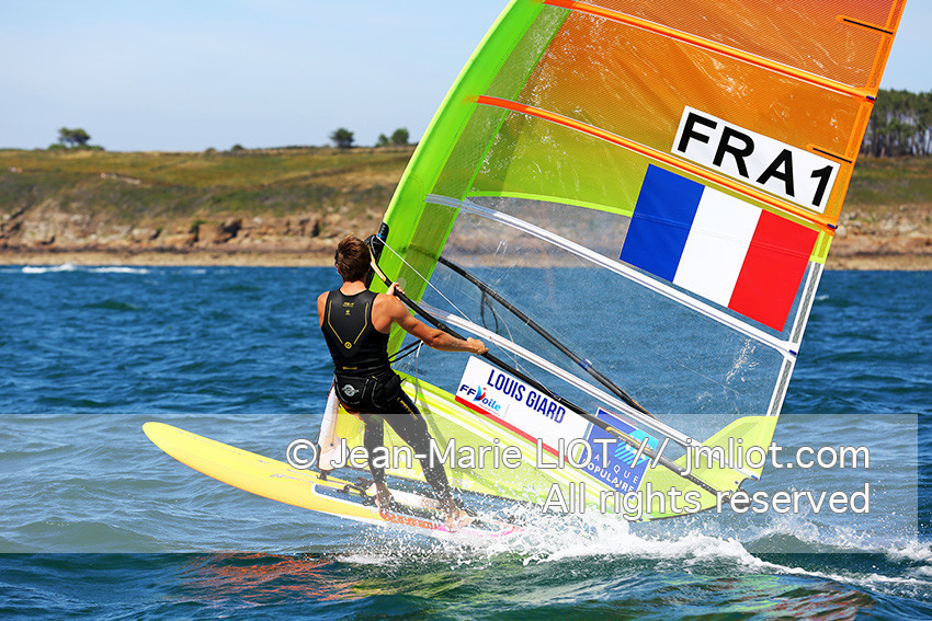 PLANCHE A VOILE