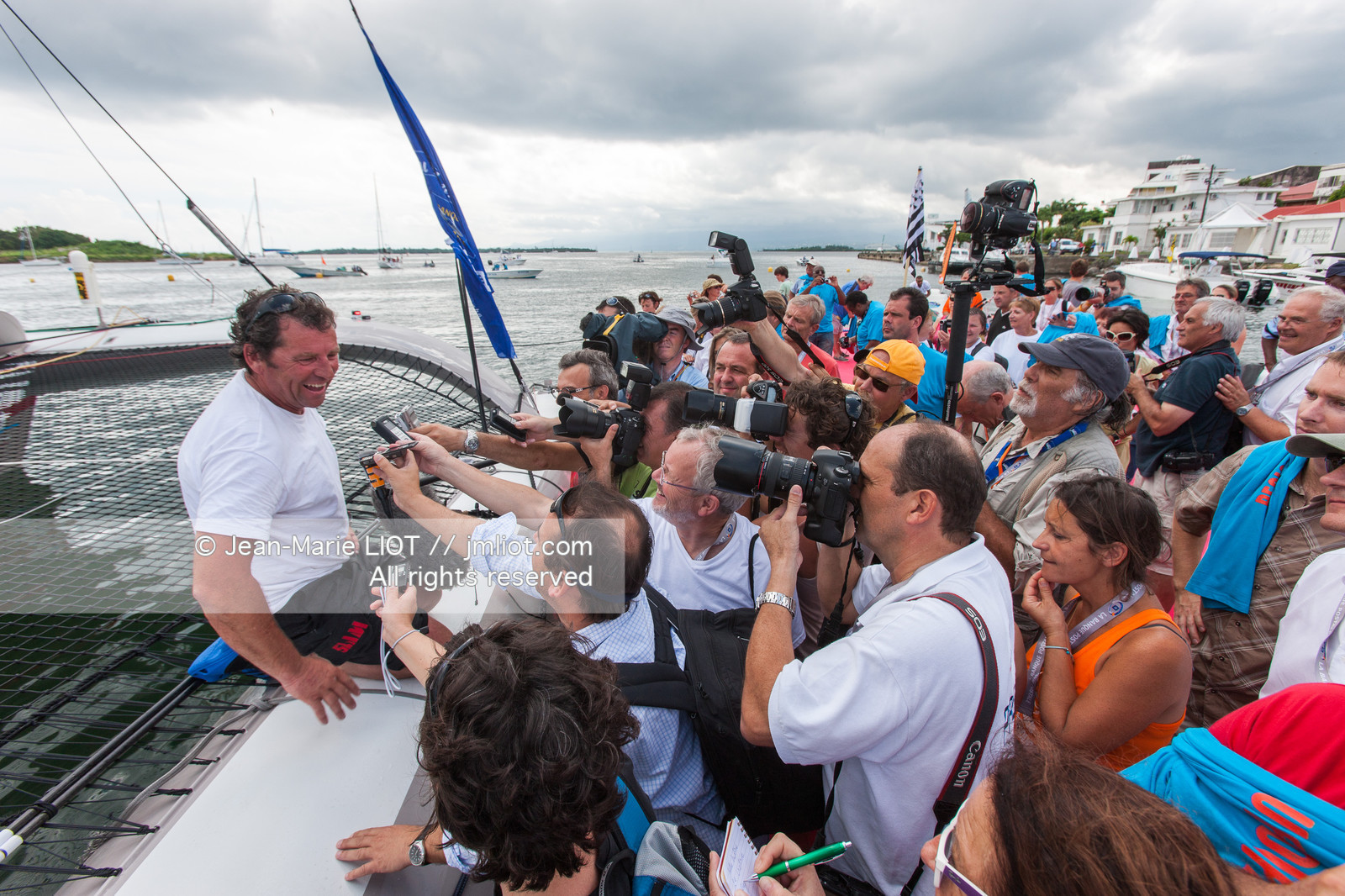 ROUTE DU RHUM 2010 - ARRIVEE DE LIONEL LEMONCHOIS