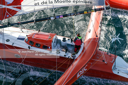 FRANCIS JOYON A L'ENTRAINEMENT SUR IDEC