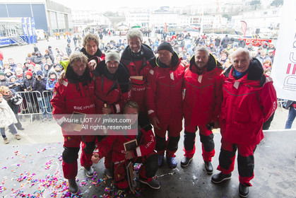 IDEC SPORT- ARRIVEE  RECORD TROPHEE JULES VERNE