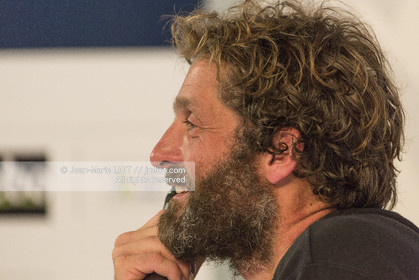 VENDEE GLOBE 2016-2017 - ARRIVEE ERIC BELLION - COMME UN SEUL HOMME
