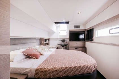 FOUTAINE PAJOT 2022 - AURA 51