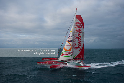 MAXI TRIMARAN SODEBO - THOMAS COVILLE - RECORD TOUR DU MONDE EN SOLITAIRE - 2008..