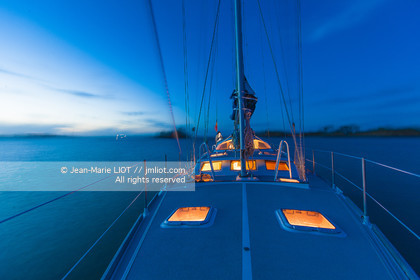 VOILE MAGAZINE 10 09