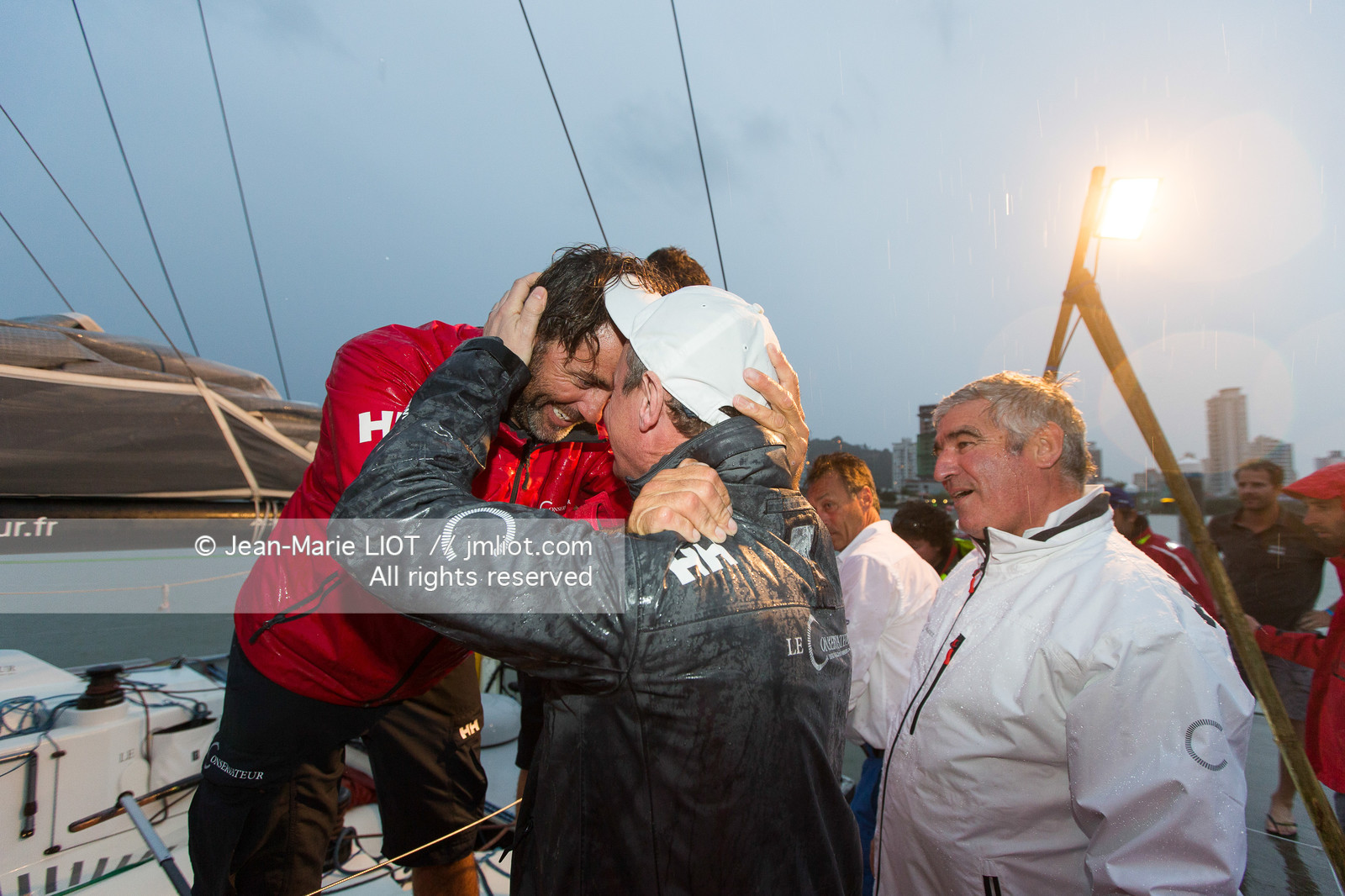 Itajaï (bresil) le 18 novembre 2015, arrivée de Yannick Bestaven et Pierre Brasseur à bord du Class 40 Le Conservateur, premier au classement des Class 40. .Photo © Jean-Marie Liot.