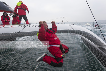 IDEC SPORT- ARRIVEE  RECORD TROPHEE JULES VERNE