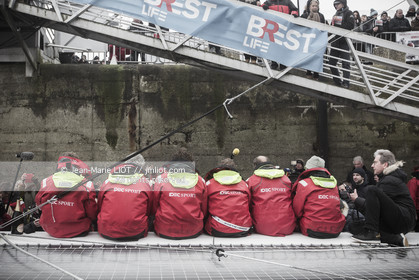 IDEC SPORT- ARRIVEE  RECORD TROPHEE JULES VERNE