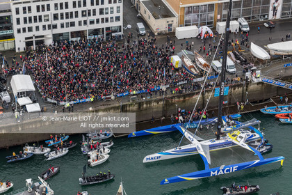 TRIMARAN MACIF - FRANCOIS GABART - RECORD DU TOUR DU MONDE EN SOLITAIRE SANS ESCALE