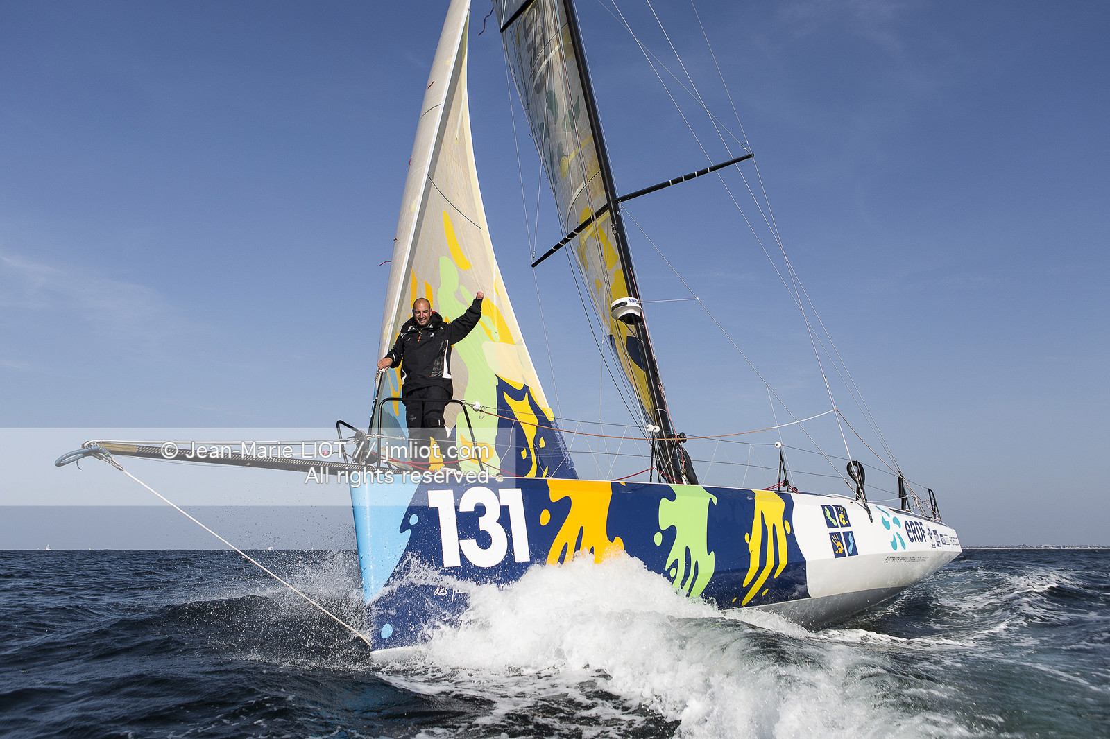 DES PIEDS ET DES MAINS - DAMIEN SEGUIN