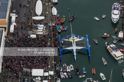 TRIMARAN MACIF - FRANCOIS GABART - RECORD DU TOUR DU MONDE EN SOLITAIRE SANS ESCALE