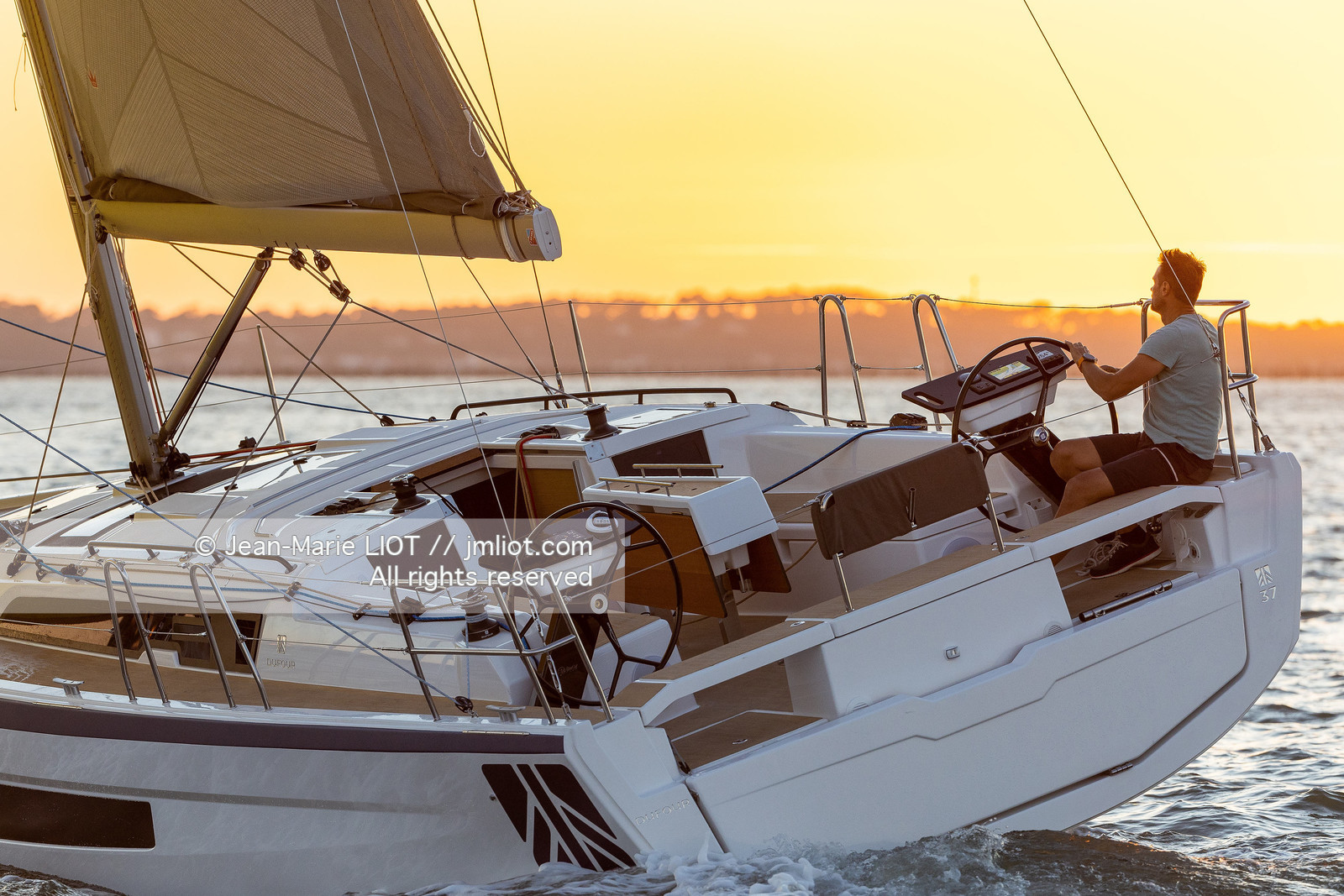 DUFOUR YACHTS 2022 - DUFOUR 37